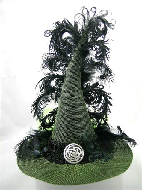 How would you describe the look of a witches hat
